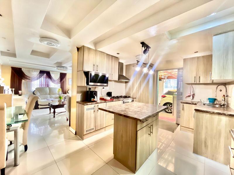 4 Bedroom Property for Sale in Rocklands Western Cape